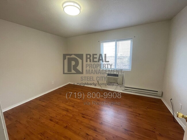 Building Photo - 1715 Oakshire Ln