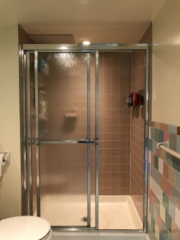 vintage bathroom shower - 4805 Randolph Dr