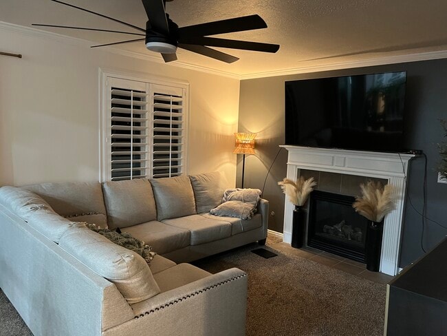 Building Photo - 31 W Mutton Hollow Rd