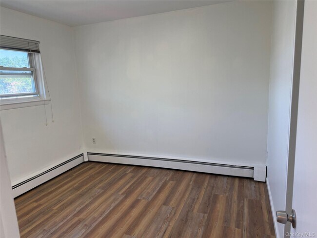 Building Photo - 347 Quincy Ave