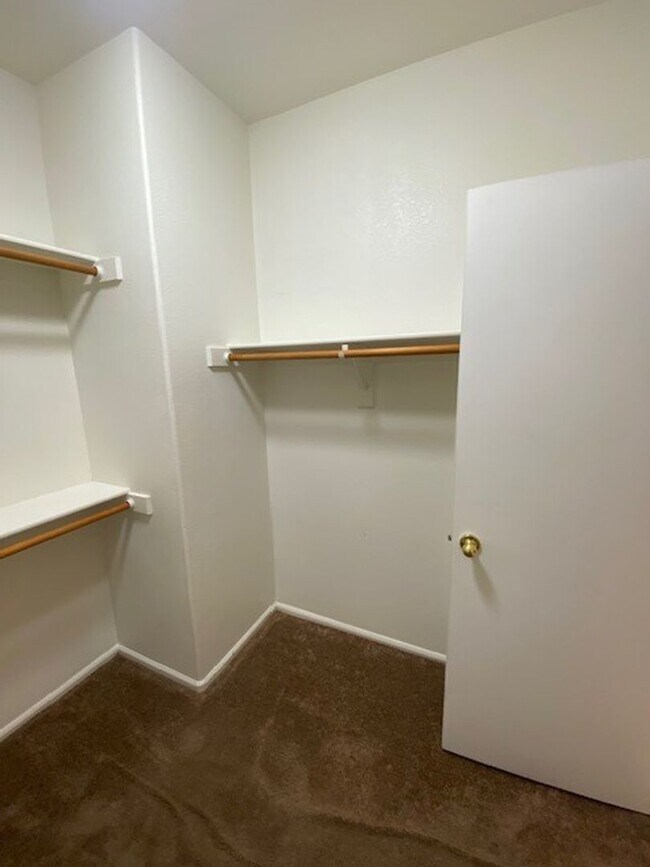 Building Photo - Beautiful 3-Bedroom Home with Vaulted Ceilings & Private Fenced Yard