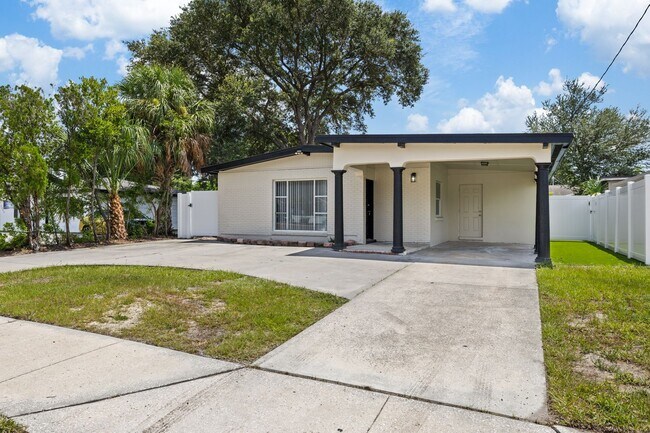 Building Photo - 2706 W Tampa Bay Blvd