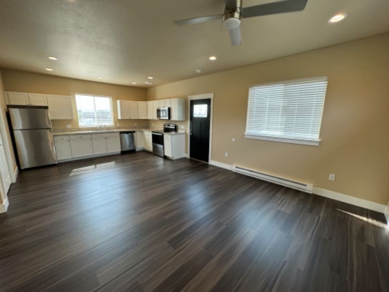 Building Photo - 310 3rd St W