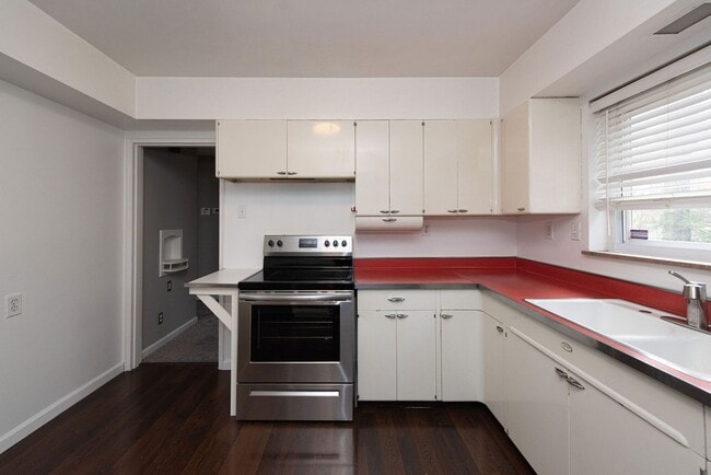 Building Photo - 3031 Irvella Pl