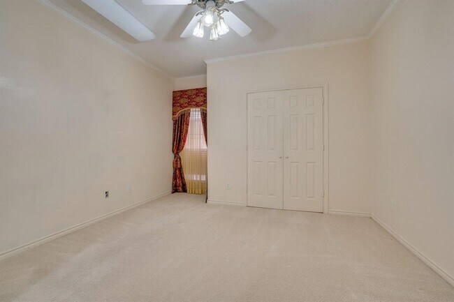 Building Photo - 2613 Brookside Dr