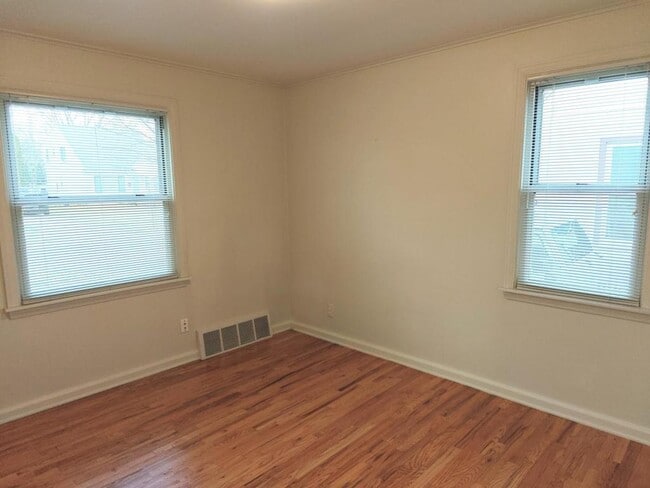 Building Photo - 1409 Royal Ave