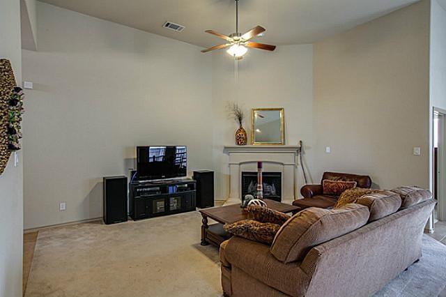 Building Photo - 3301 Hornbeam St