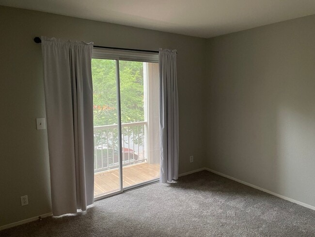 Building Photo - Two Bedroom 1.5 Bath Townhome unit in Standford Park HOA