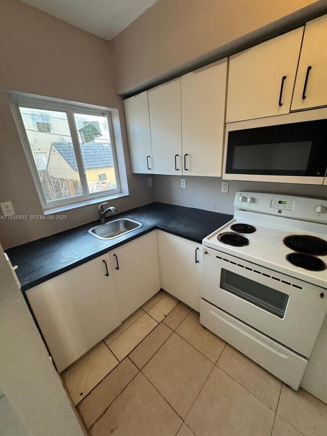 Building Photo - 8407 NW 5th Ave