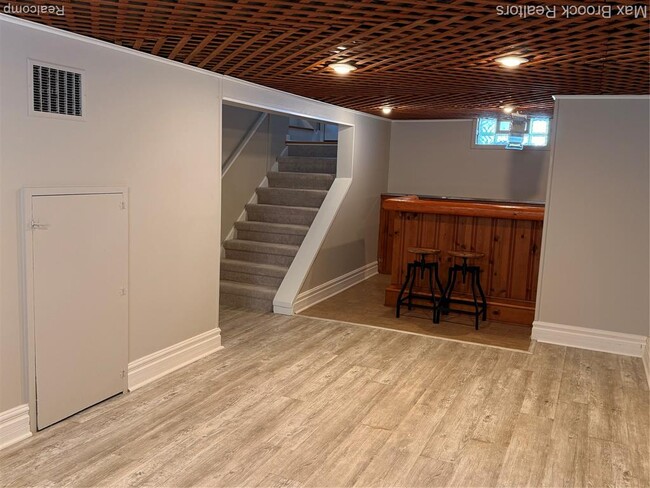 Building Photo - 2105 Rowland Ave