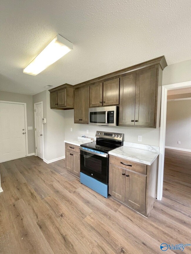 Building Photo - 100 Brook Glen Dr