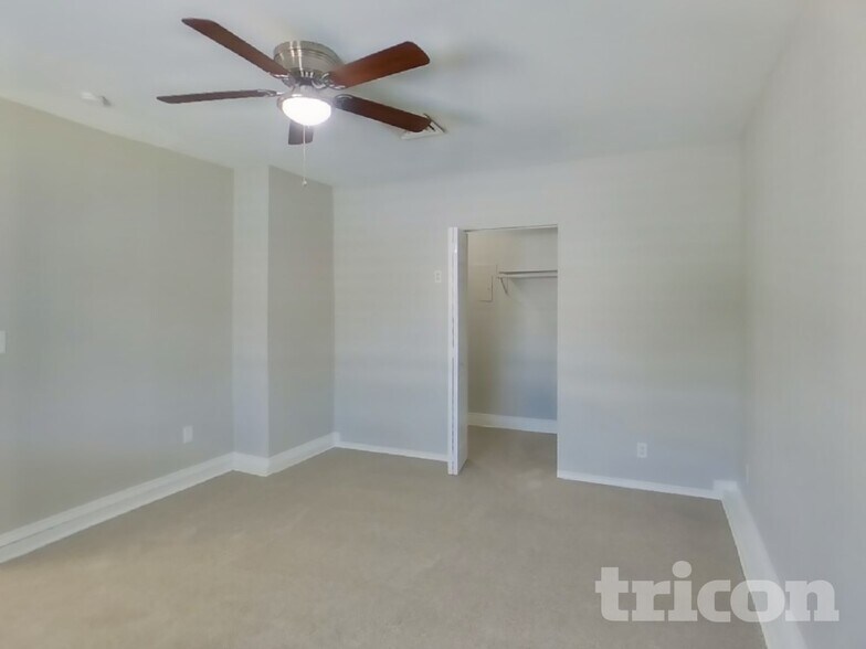 Building Photo - 6333 Village Club