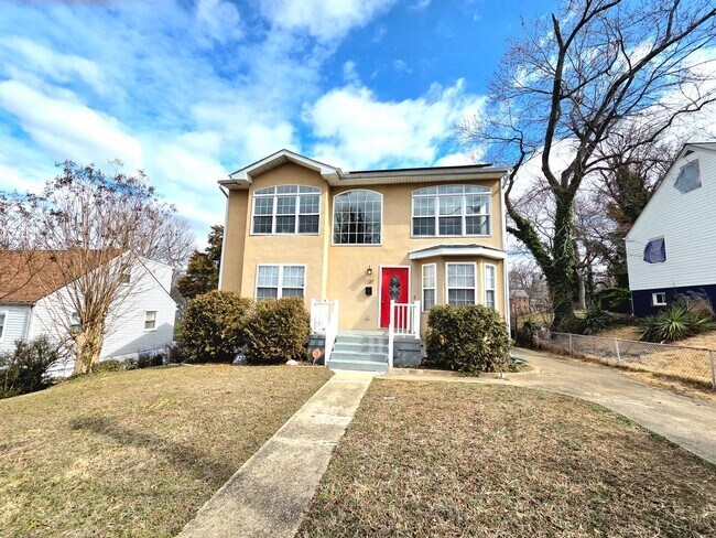 Building Photo - Lovely 3 BR/2.5 BA Single-Family Home in O...