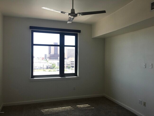 Building Photo - 310 S 4th St