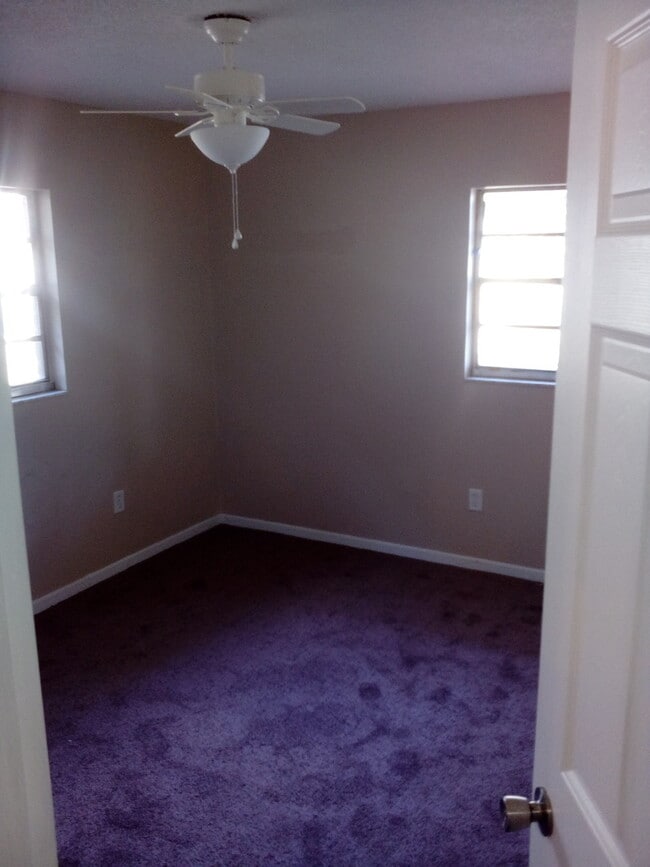 Building Photo - 3 Bed 2 Bath Home | Pet Friendly | Washer Dryer Hook Ups | Section 8 Welcome - New floors coming ...
