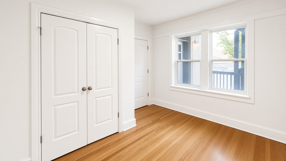 Building Photo - 3018 N Karlov Ave