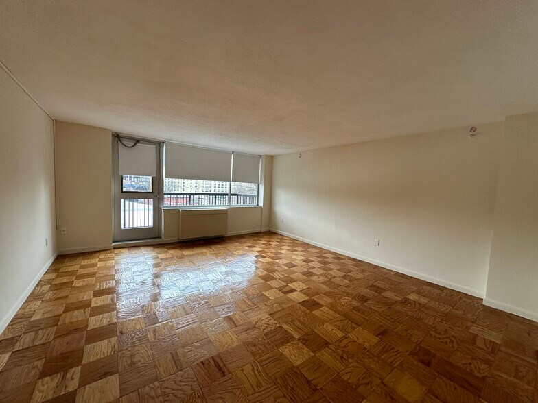 Building Photo - 75 Monmouth St