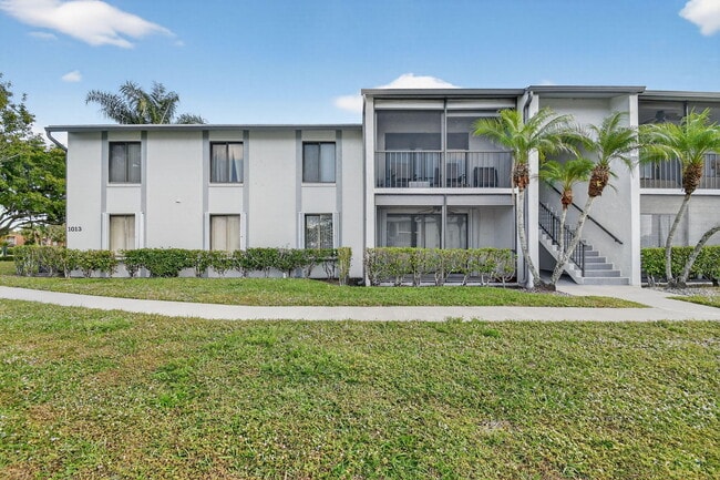 Building Photo - 1013 Green Pine Blvd