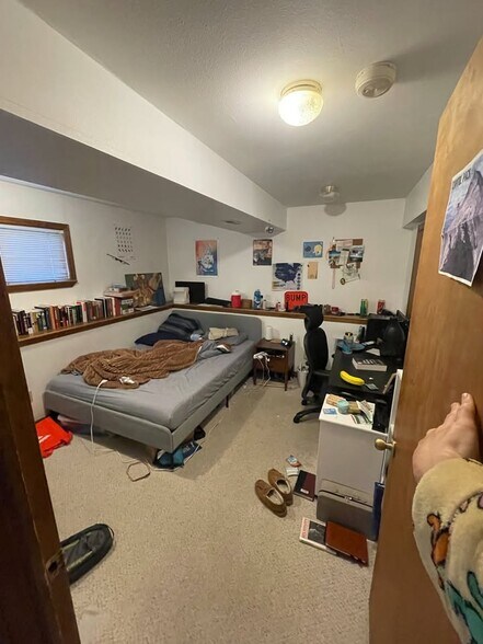 bedroom - 728 Iowa St