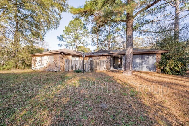 Building Photo - 1700 Serene Cir