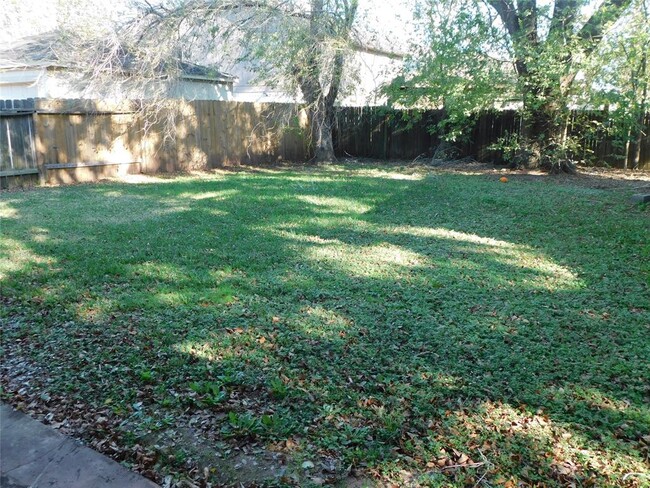 Building Photo - 2711 River Birch Dr