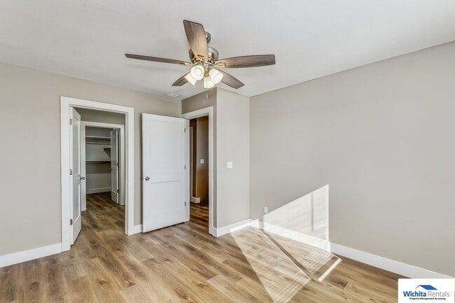 Building Photo - Newer 4 bedroom, 2.5 bath duplex NE Wichita