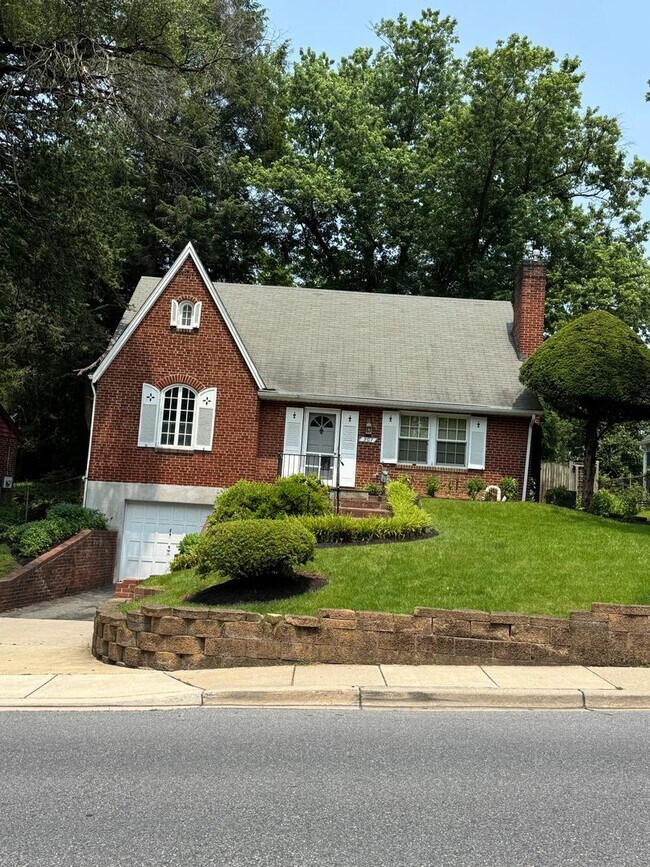 Building Photo - Spacious Three Bedroom Silver Spring House...
