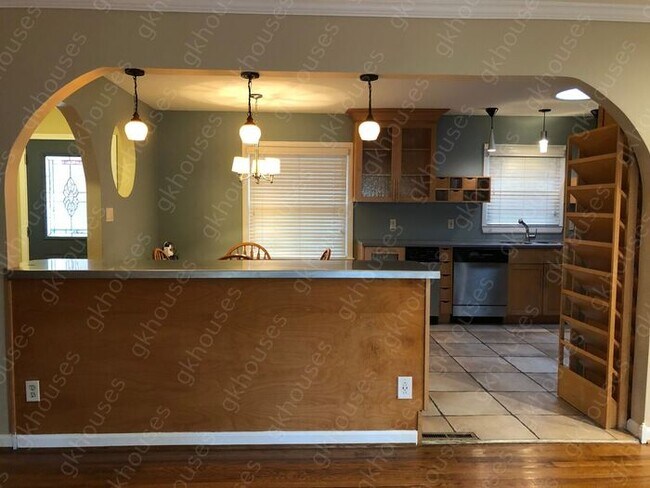 Building Photo - 2570 Northside Dr NW