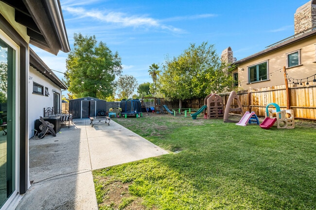 Building Photo - 28403 Waring Pl