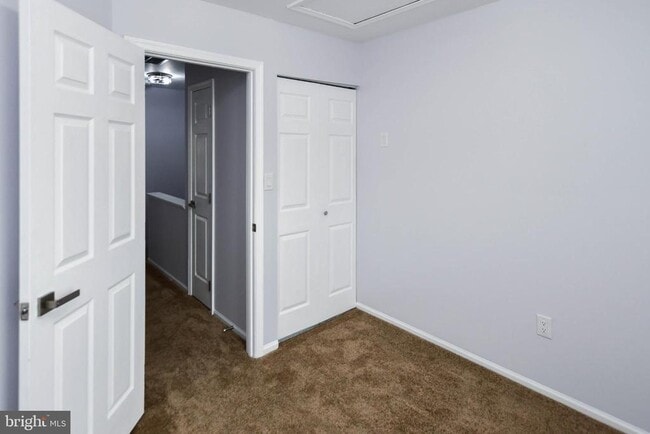 Building Photo - 915 Westlake Dr