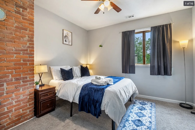 Building Photo - *Recently Updated 2BD/1BA Apartment availa...