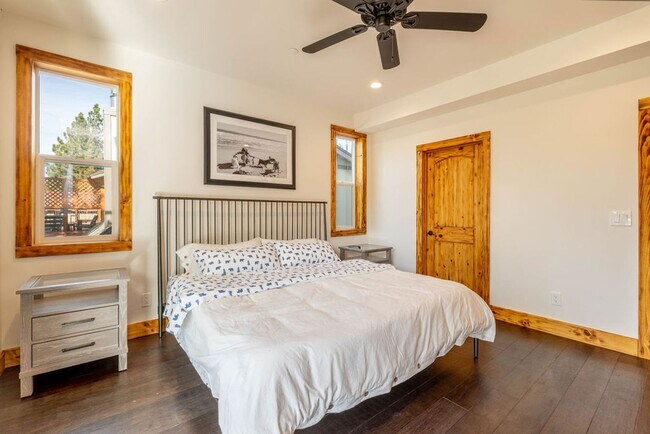 Building Photo - Stunning 4-Bedroom Home with Amazing Views, EV Charger & Solar in Big Bear!