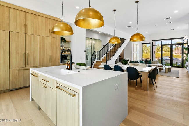 Building Photo - 4207 E Campbell Ave