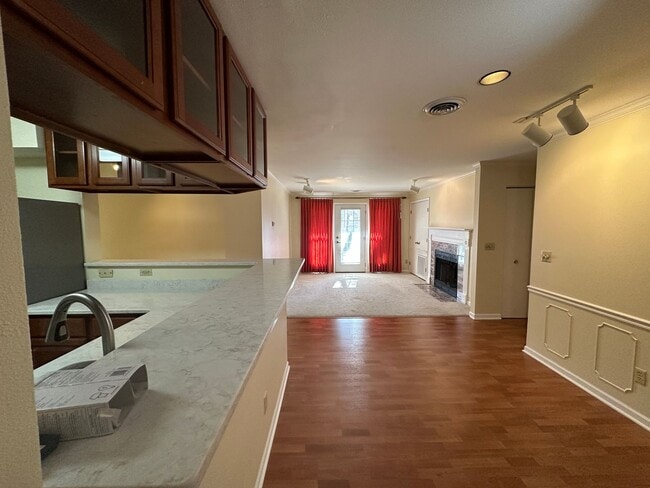 Building Photo - 921 Harbor House Dr