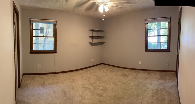 Building Photo - 2511 Skyland Trail NE