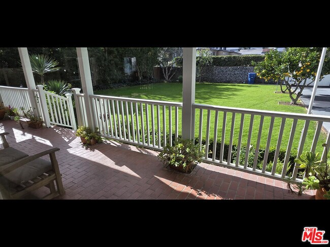 Building Photo - 4744 Haskell Ave