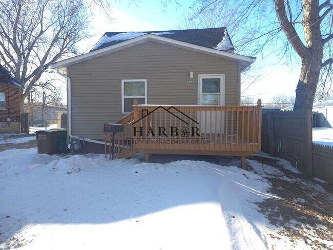 Building Photo - Pet-Friendly 3-Bedroom Gem in Prime Rochester Location