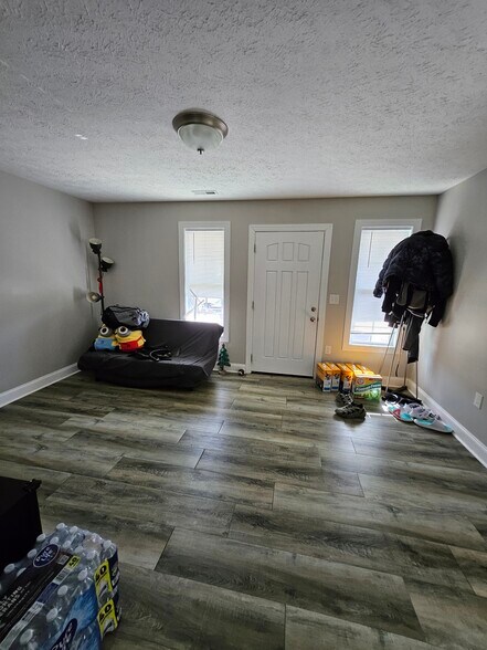 Building Photo - 315 Twisted Oak Dr NW