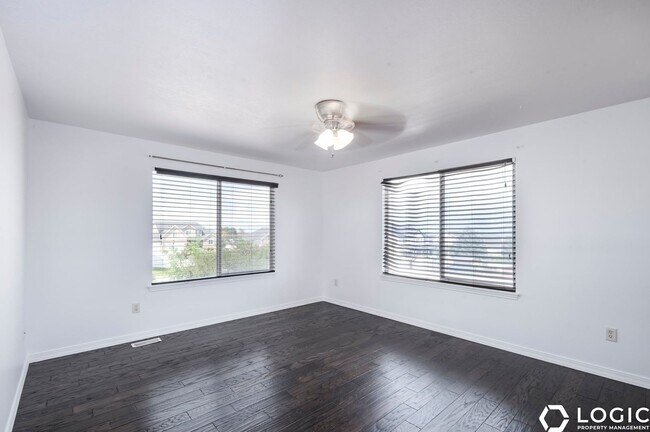 Building Photo - 5878 Arlinridge Dr