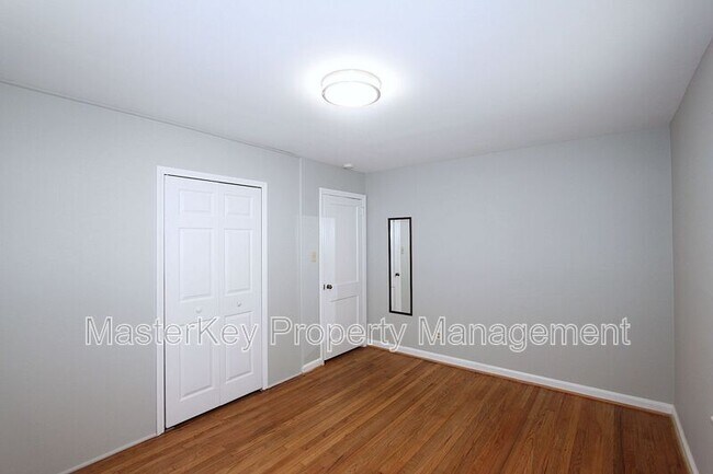 Building Photo - 2413 Derby Dr