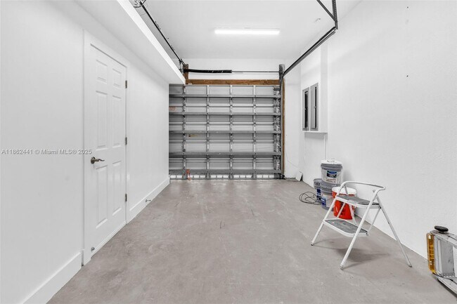 Building Photo - 6402 SW 93rd Pl