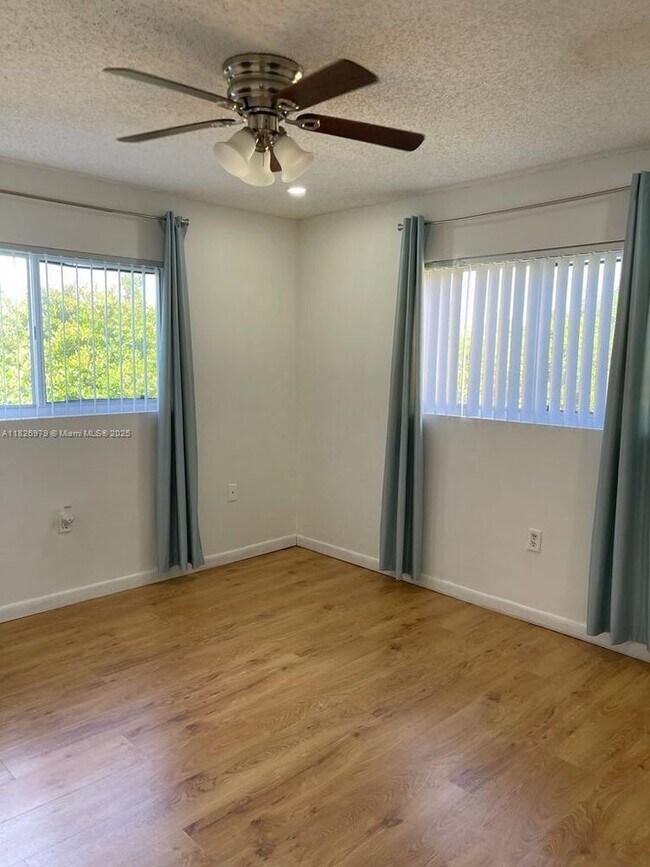 Building Photo - 8270 SW 149th Ct
