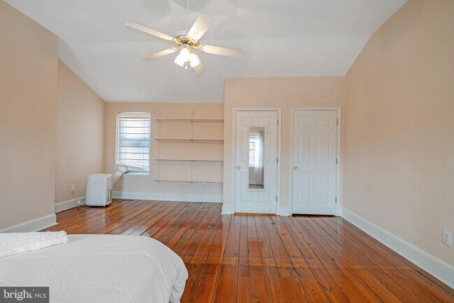 Building Photo - 908 S Front St