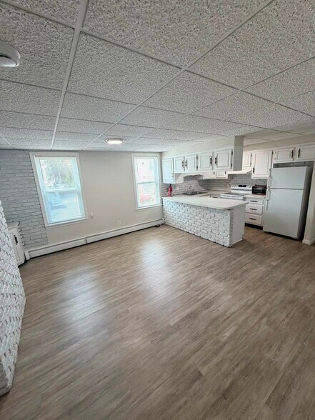 Building Photo - 61 Cohasset St