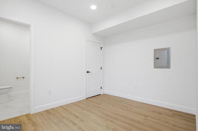 Building Photo - 100 W Front St