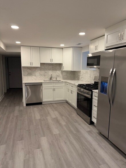 Building Photo - 8106 S Langley Ave