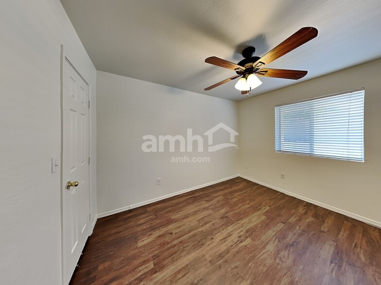 Building Photo - 539 S Apache Dr