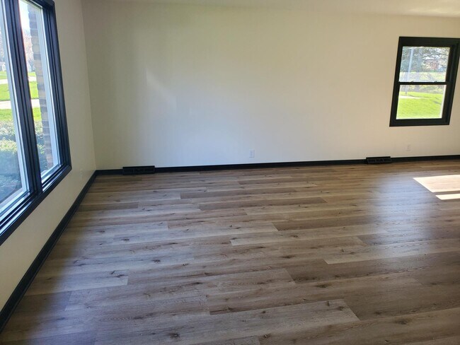 Building Photo - 18625 Lola Dr