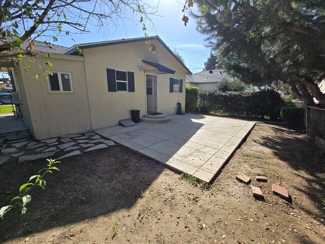 Building Photo - Cozy 1 Bedroom 1 Bath in La Verne