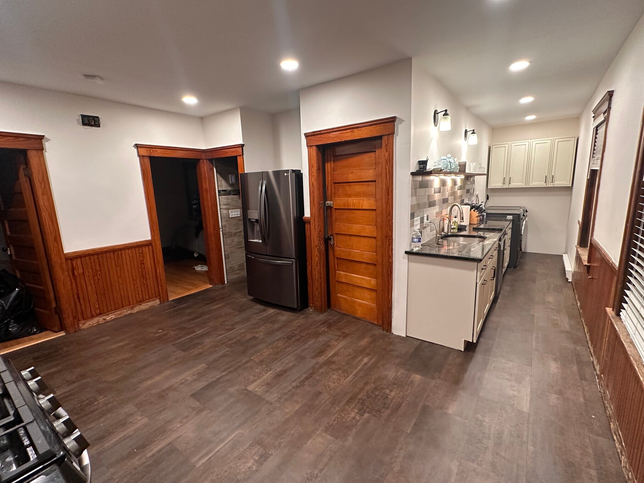 Building Photo - 25 Dustin St